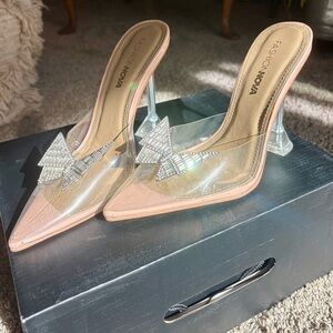 Butterfly Heels 🦋
Size 8